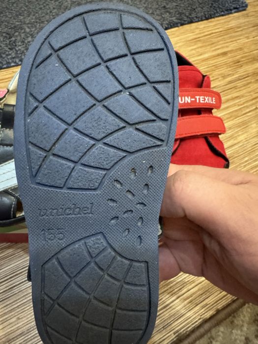 Кеды и сандалии для ребёнка.