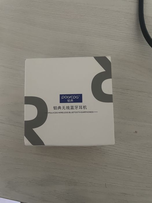Продаю китайские наушники Б/у работают отлично с сенсорным кнопками