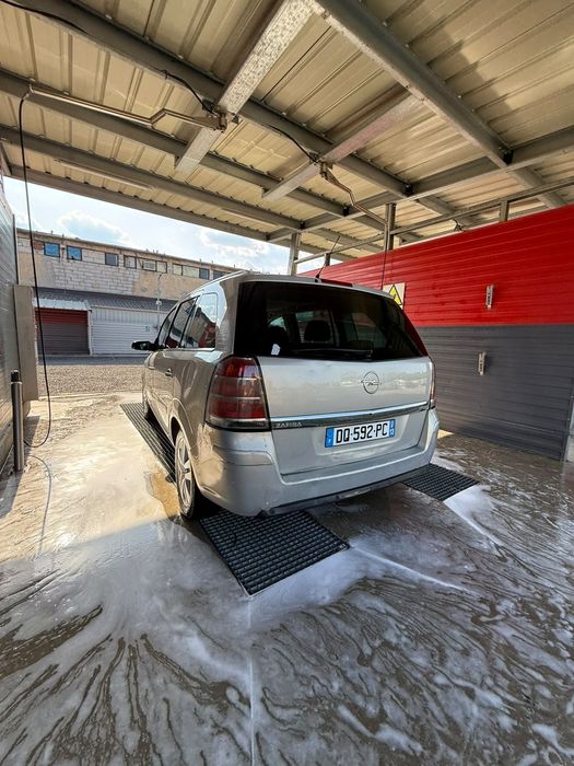 Vand sau schimb Opel Zafira
