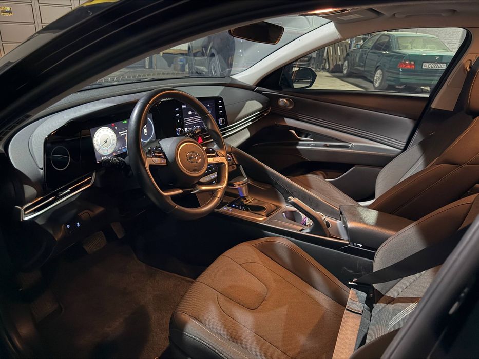 Hyundai Elantra 2022 — 3