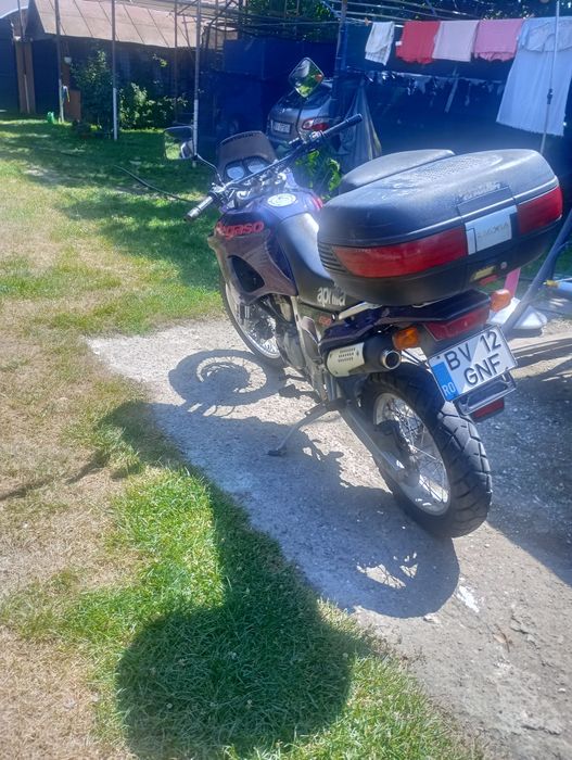 Vând sau schimb Aprilia Pegasso 650
