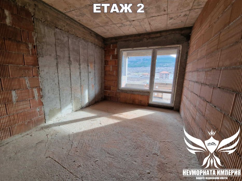 Продавам три етажна къща с 402РЗП, гараж и двор 460кв.м. в гр.Асеновград, кв.Изток на местност Шкилово