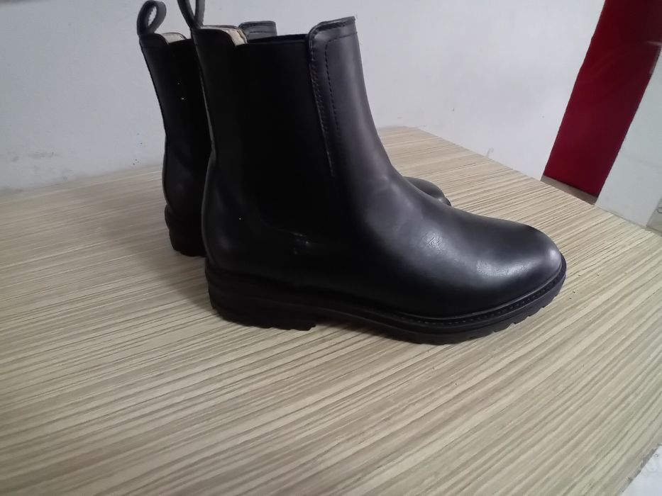 Ghete  noi de vanzare