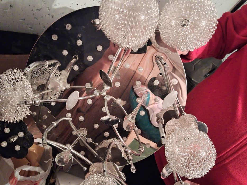 Продам красивую люстру