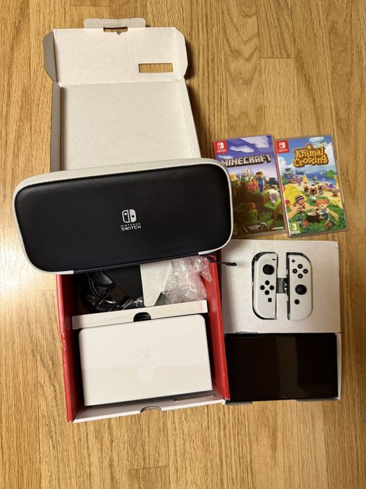 Consola NINTENDO Switch OLED White Carry Case Bundle