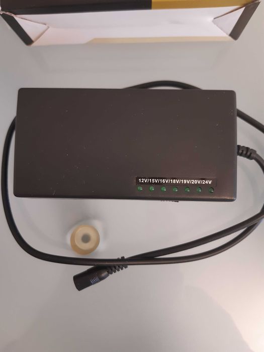 Универсално зарядно за лаптоп + кабел