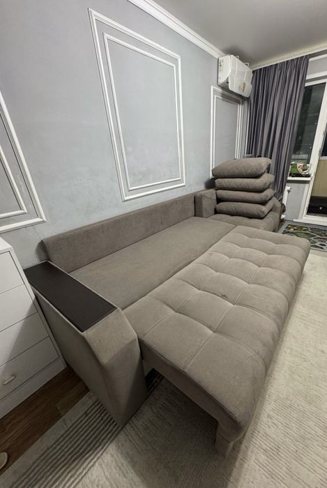 Продам диван с 4 подушками