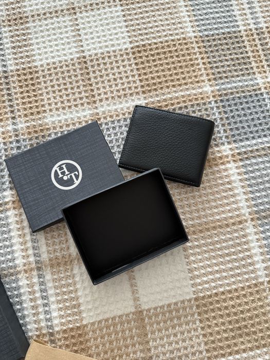 Подается портмане кожа