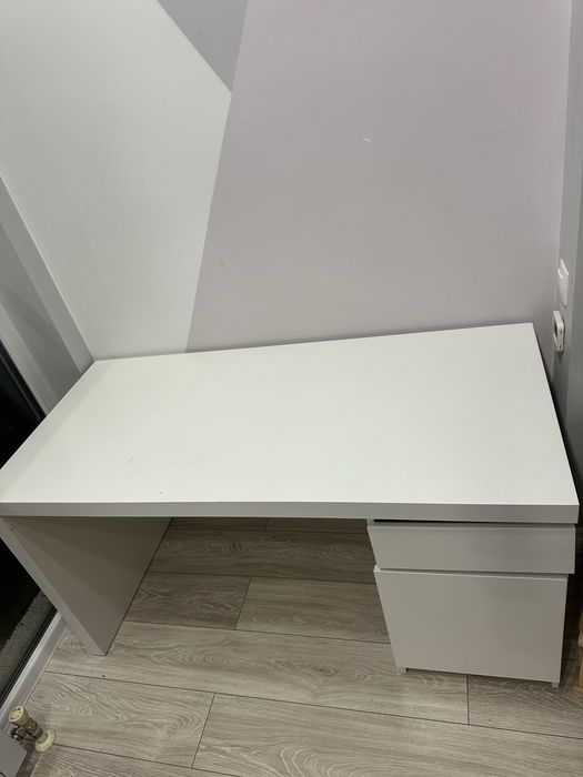 Стол рабочий белый