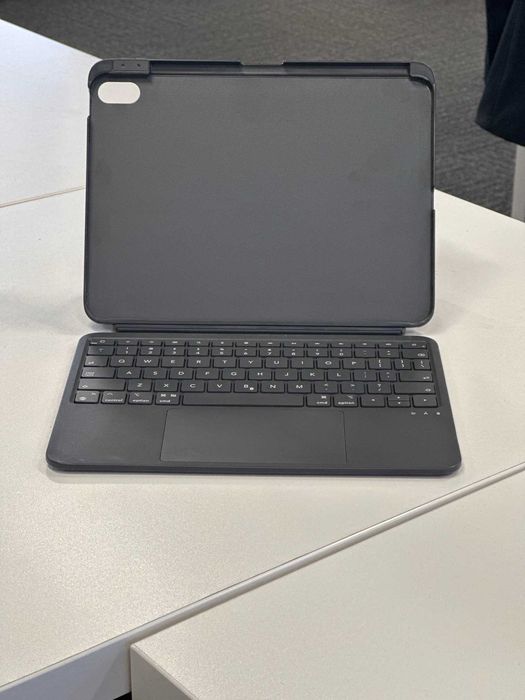 Husă cu tastatură ESR + trackpad – iPad Air 4/5/6 10.9" și Pro 11"