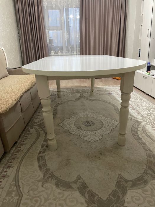 Стол из дерева. Размер 3- 3.5  метра