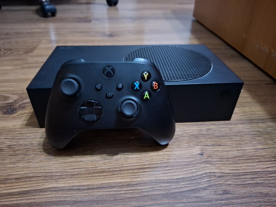 Vând Xbox Series S 1TB Black Edition în stare excelentă