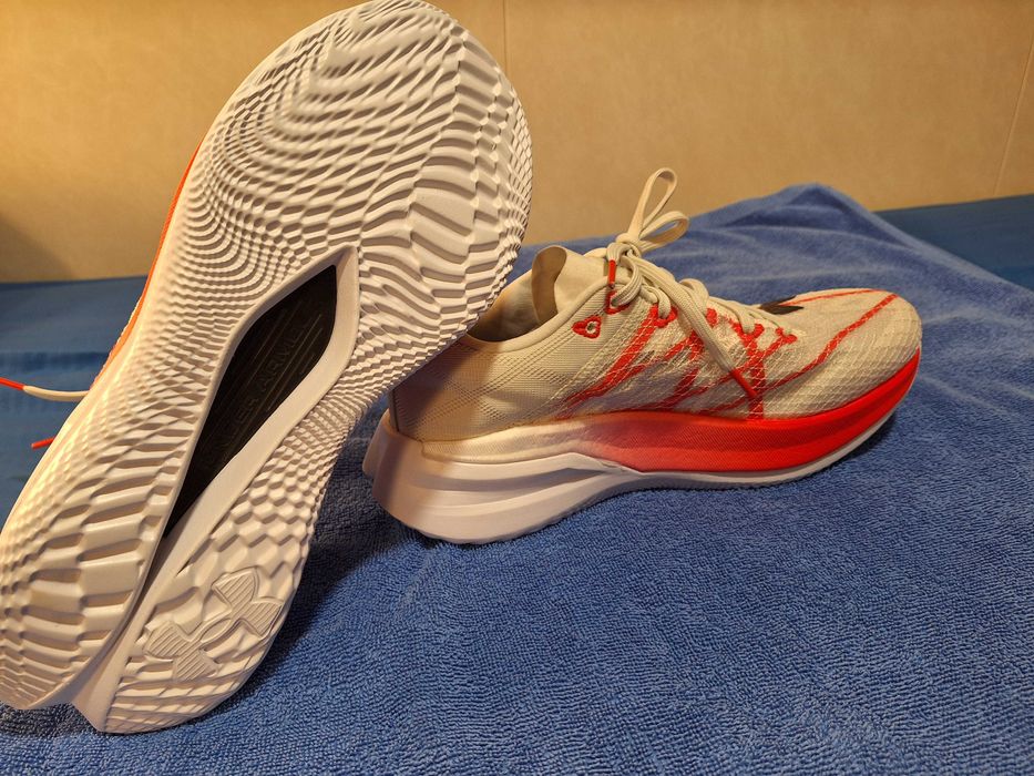 Чисто нови дамски маратонки Under Armour flow