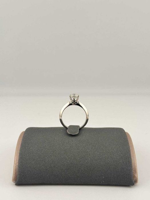 Кольцо с бриллиантом 0,8кт