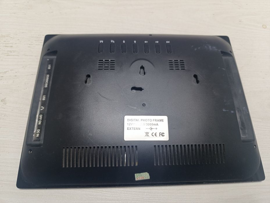 Mini monitor USB yoki har xil fleshka uchun