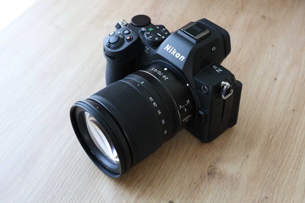 Nikon Z5 II + Обектив 24-70 мм f/4 S на 3300 кадъра