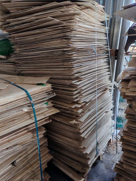 Продаётся фанера 90/90 см