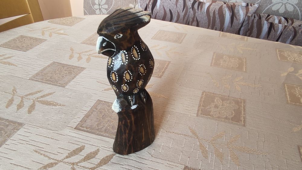 Дървена фигура папагал