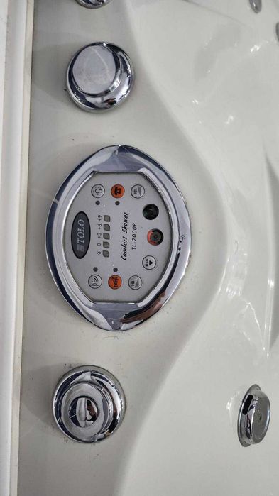 vand cada cu radio si jacuzzy