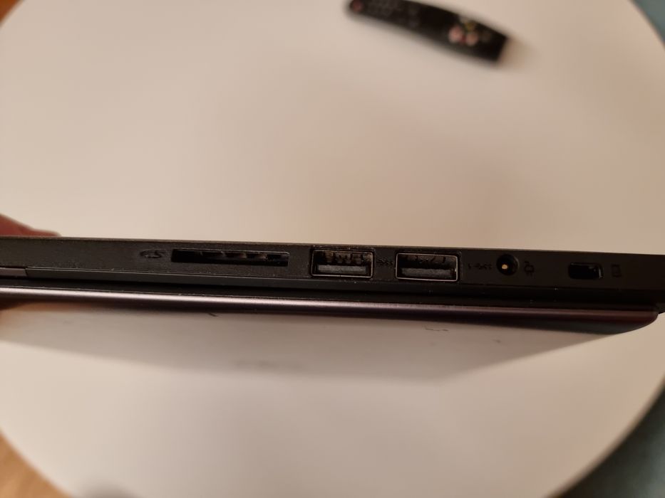 Лаптоп Dell Vostro 14-5480 с 2 неработещи клавиша