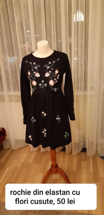 Vand rochii de ocazie sau casual