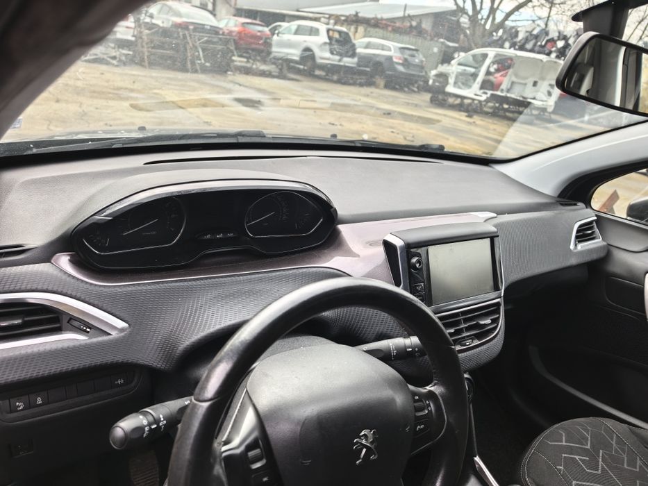 Арматурно табло за Peugeot/Пежо 208/2008