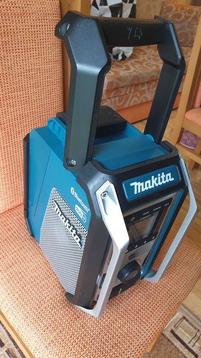 Makita радио Нов модел DMR115