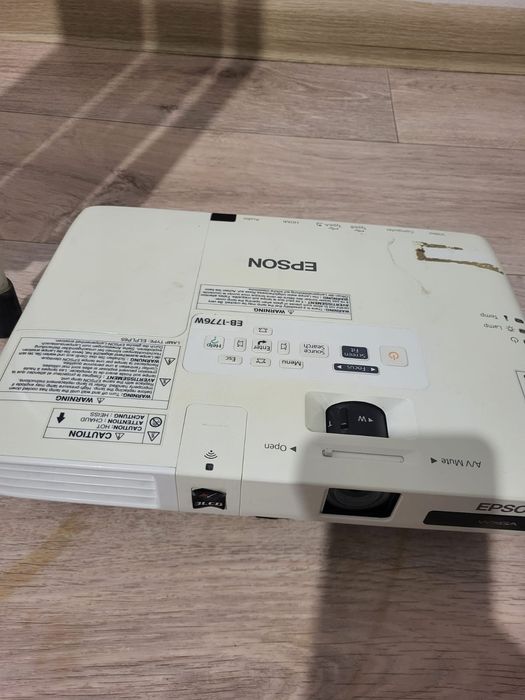 Мултемидинный видео проектор