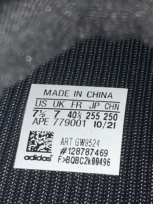 Adidas yezzy 700 MNVN noi cu eticheta fara cutie marimea 40 2/3!