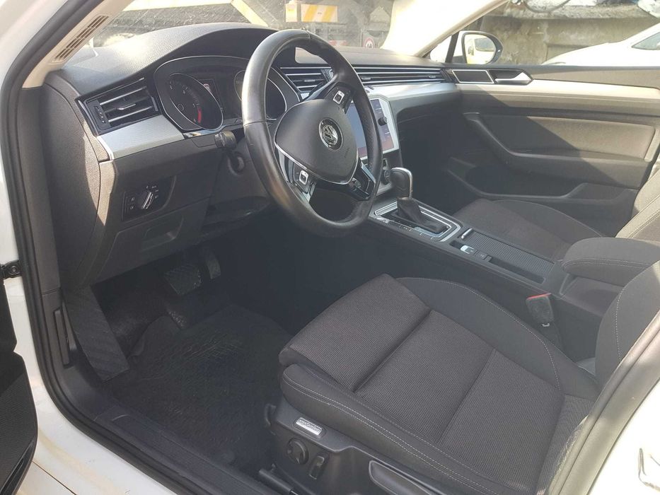 VOLKSWAGEN Touran 2011 — imagine 4