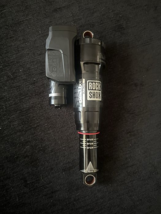 URGENT!!        Vand  rockshock super deluxe ultimate flight attendand