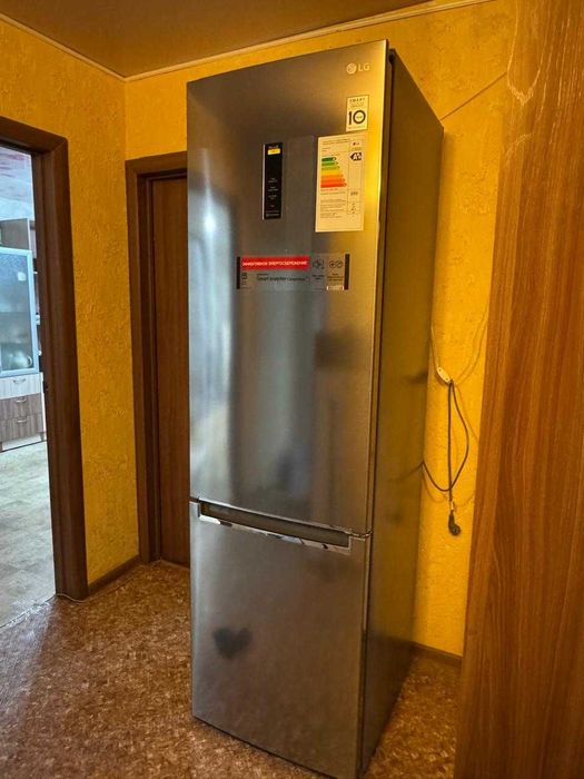 Холодильник  LG в идеальном состоянии