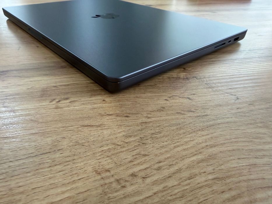 MacBook Pro 16" M4 PRO Chip 14-CPU/20-GPU/48GB RAM/512GB SSD В ГАРАНЦИЯ 28.12.2028г.