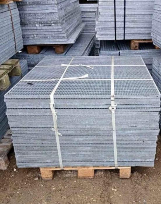 Trepte si gratare zincate