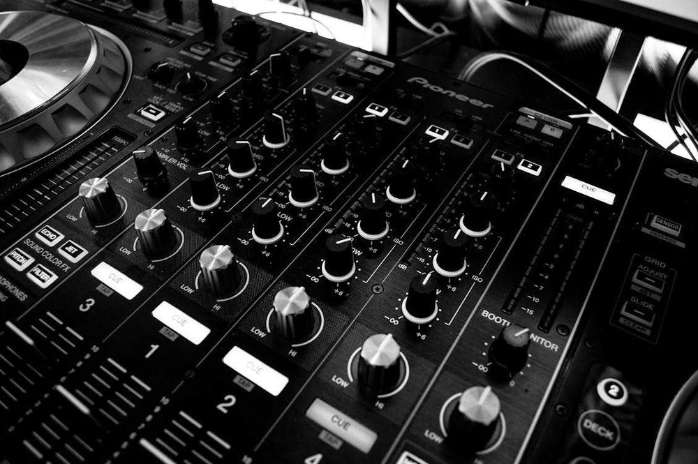 DJ от Last Media – музыка, которая заставит всех танцевать!
