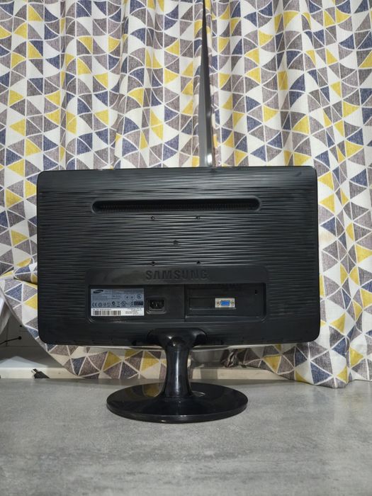 Монитор Samsung SyncMaster B2030