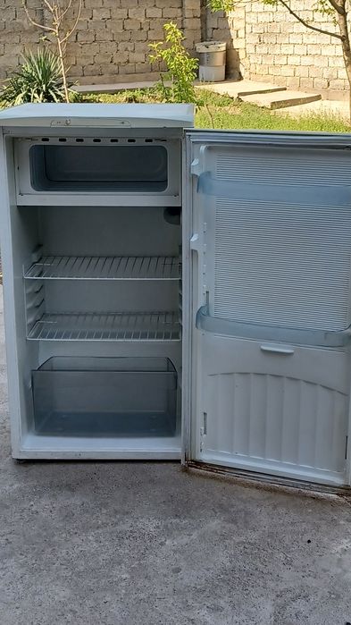 SAMSUNGхаладильник высота 1м60см в отличном состояние всё заводской