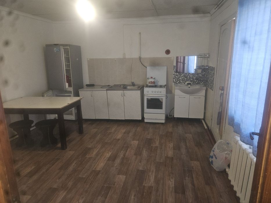 2 бөлмелі жазғы үй жалға беріледі.