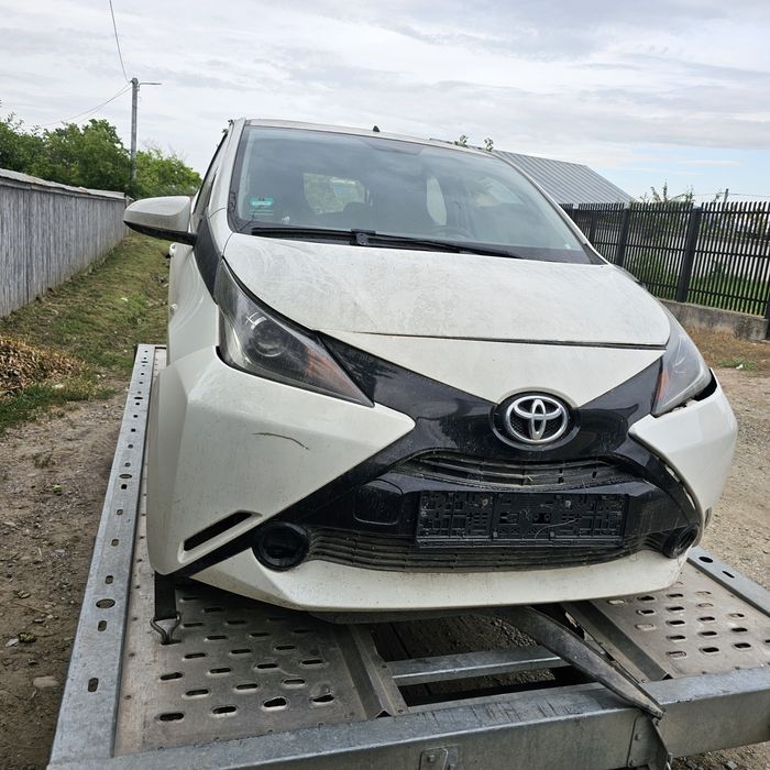 Dezmembrez toyota aygo  motor 1000 e 6