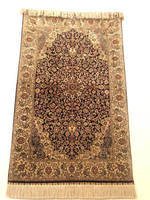 Ковер, ручной работы