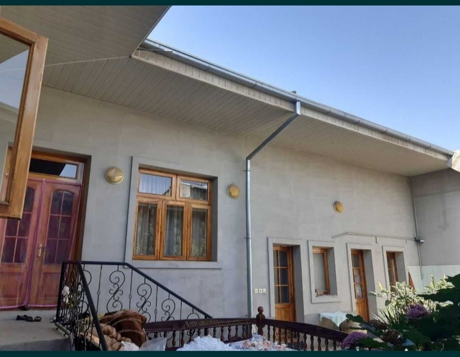 Jar Ariqda hovli (Ipakchilik) O'zimniki kotta ko'chadan 80 metr