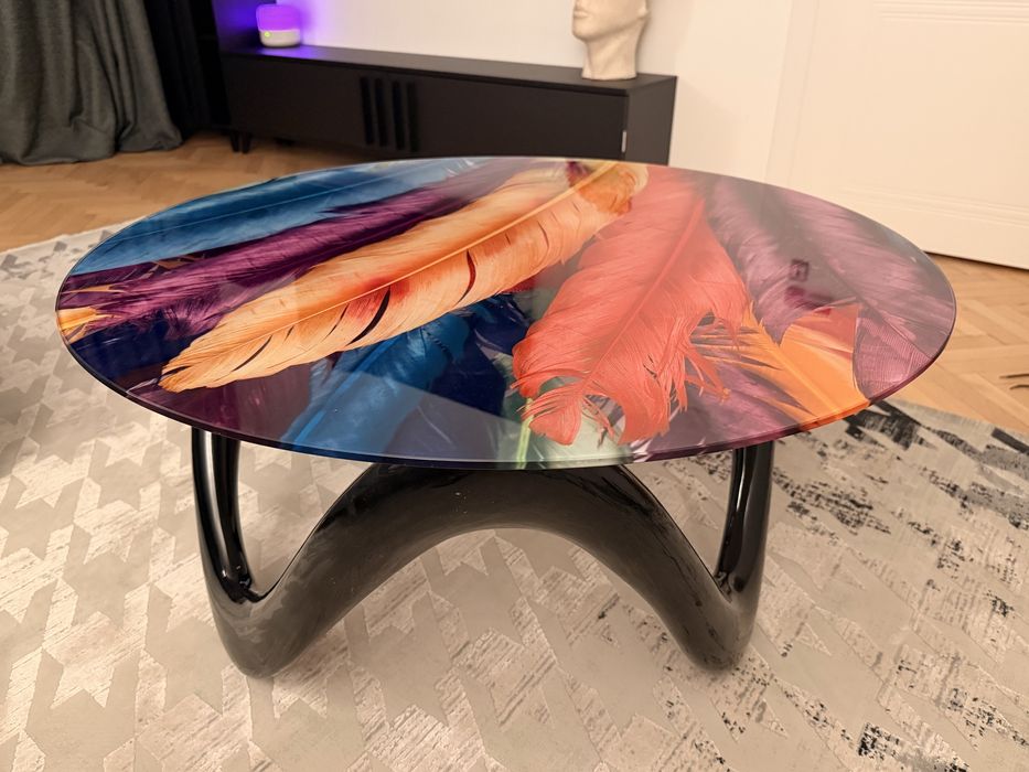 Дизайнерска холна маса