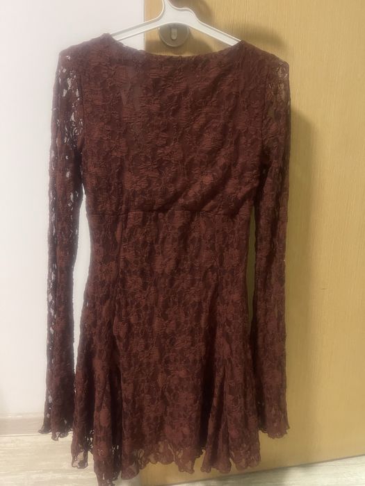 Рокля с дантела Bershka