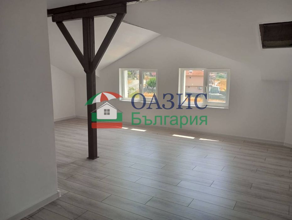 Къща с 4 спални в село. Кошарица, 210 кв.м. + 420 кв.м. двор, България, 280 000 евро