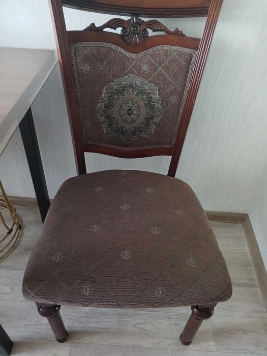 Продам 2 стула б/у в хорошем состоянии