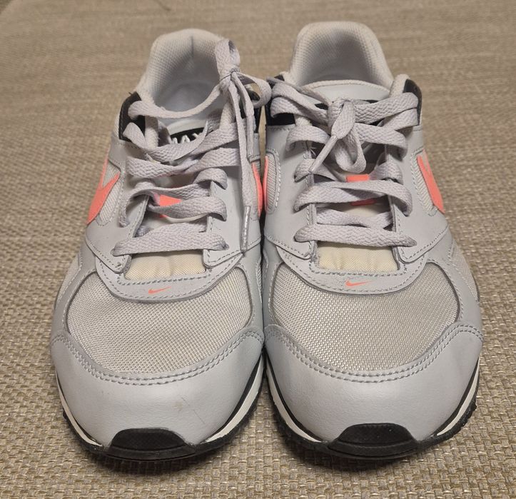 Nike Air Max puțin utilizat