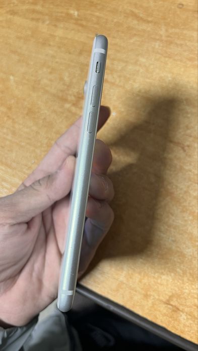 iPhone se 2 сатылады.