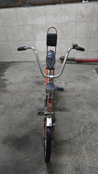 Балканче със спукани гуми