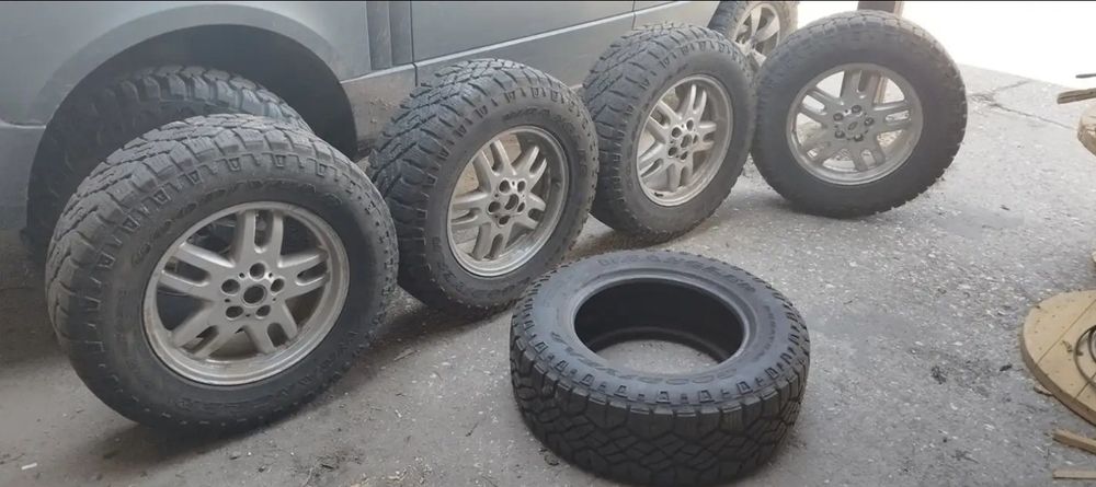 Гуми АТ с джанти