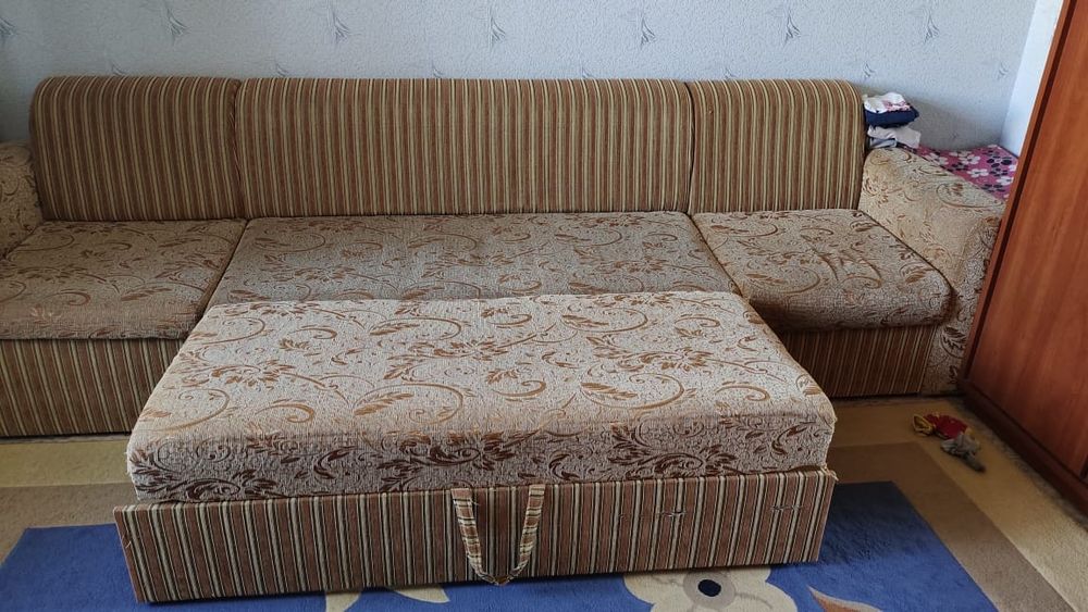 Мягкий диван для гостиной